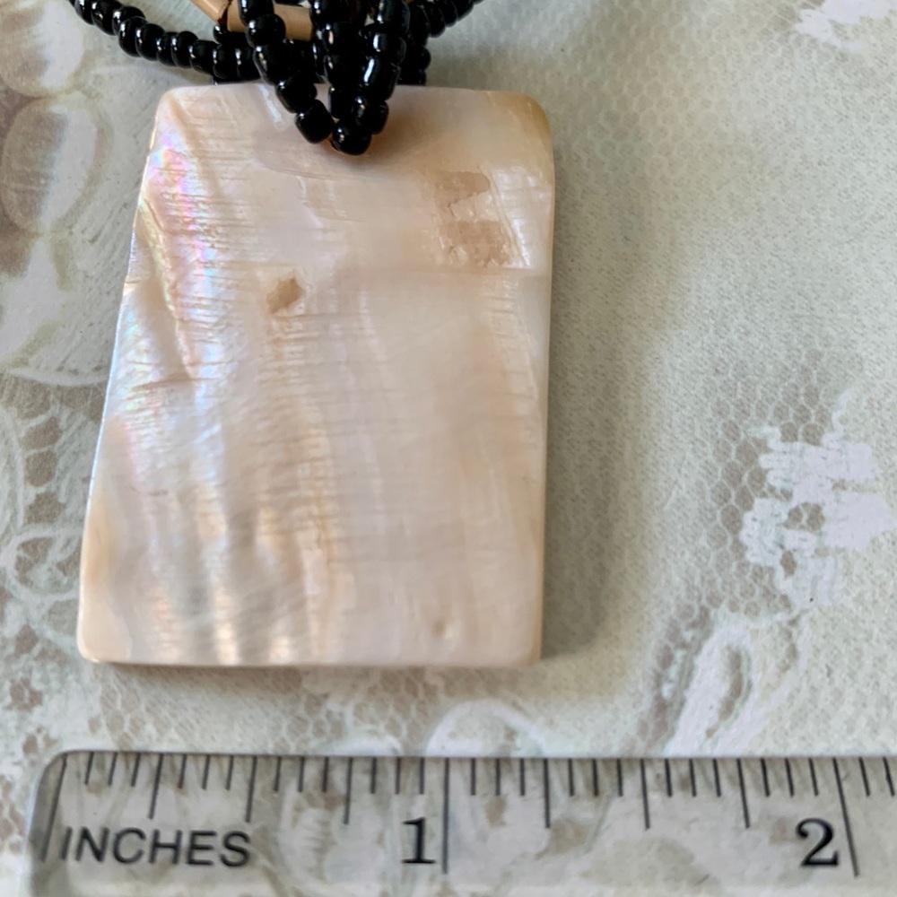 Shell pendant necklace - Picture 9 of 10